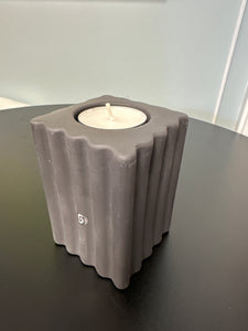 Black wavy tea light holder
