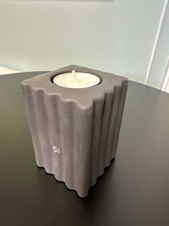 Black wavy tea light holder